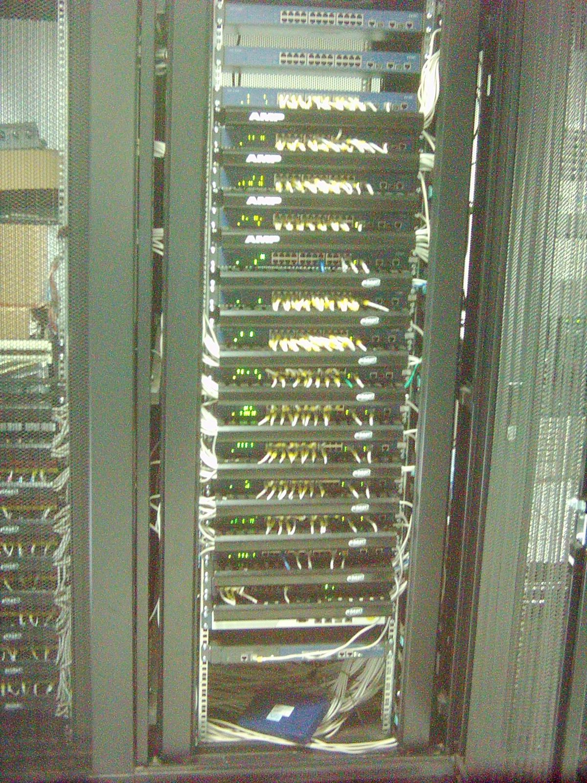 1550735576116964.jpg 科技局機(jī)房2.jpg